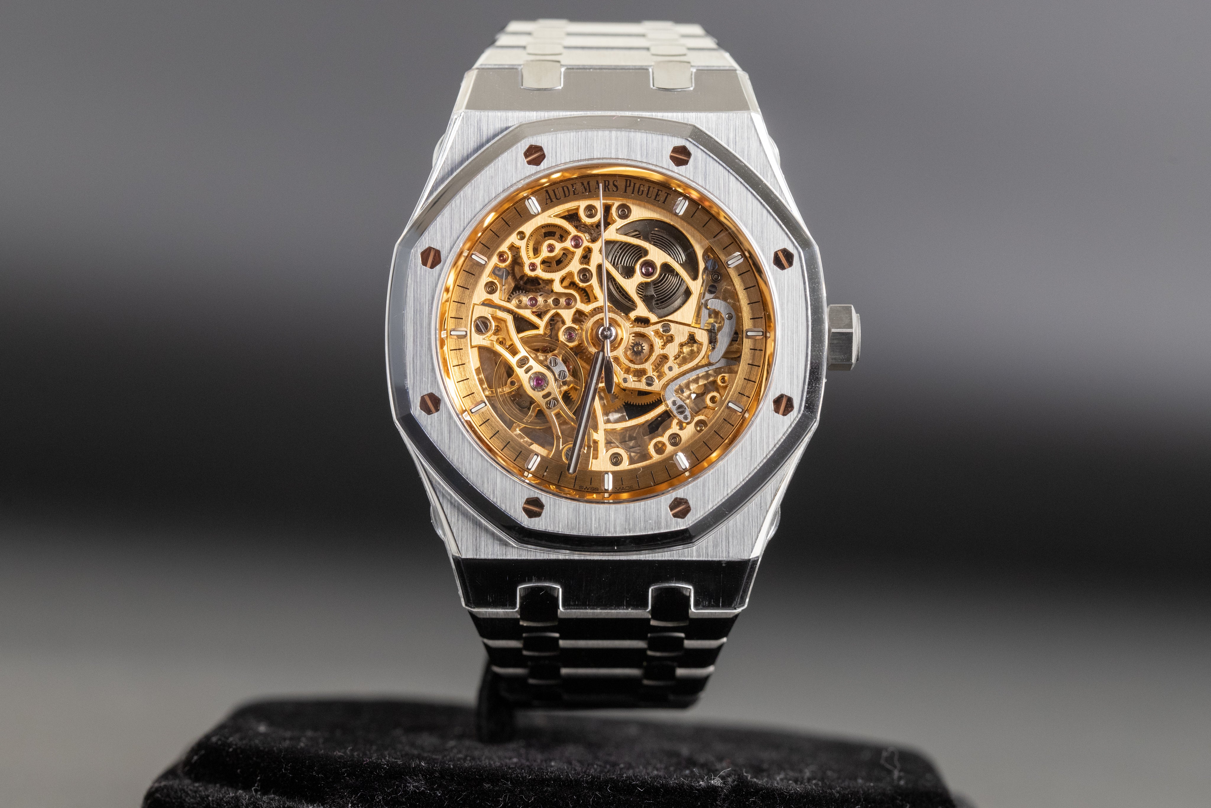 Audemars Piguet 15407ST Royal Oak Salmon Openworked – Newport