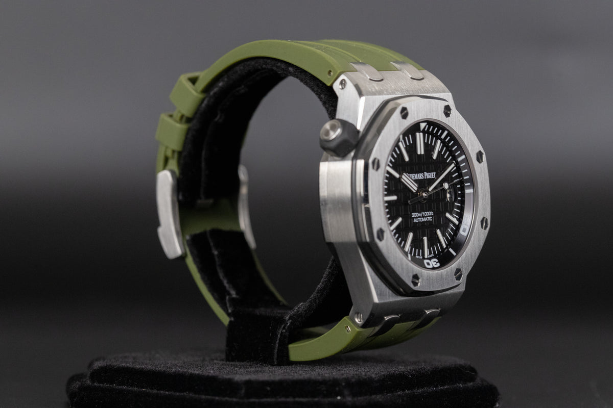 Audemars Piguet<br>15710ST Royal Oak Offshore Diver Black Dial