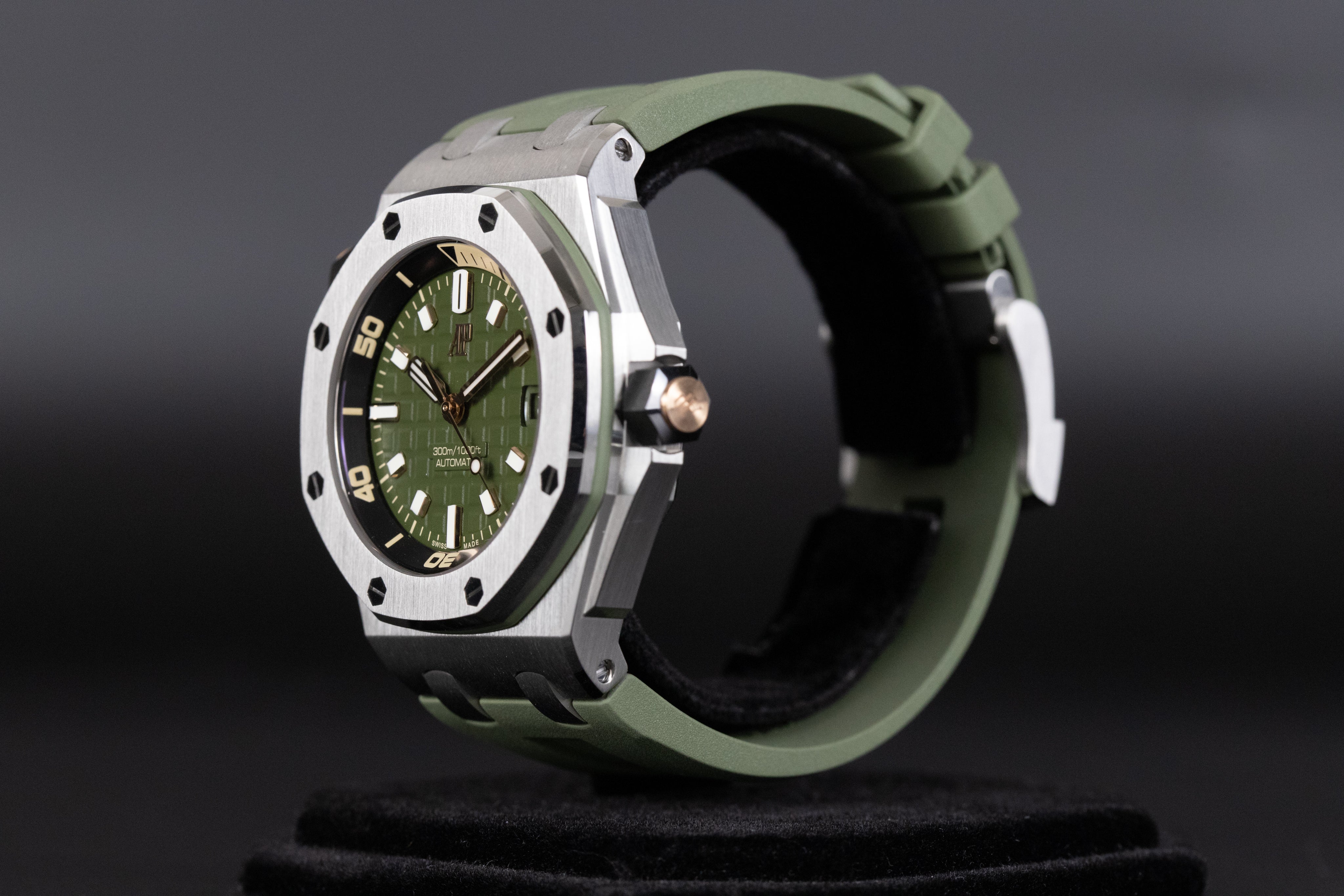 Audemars Piguet15720ST Royal Oak Offshore Diver Green Dial
