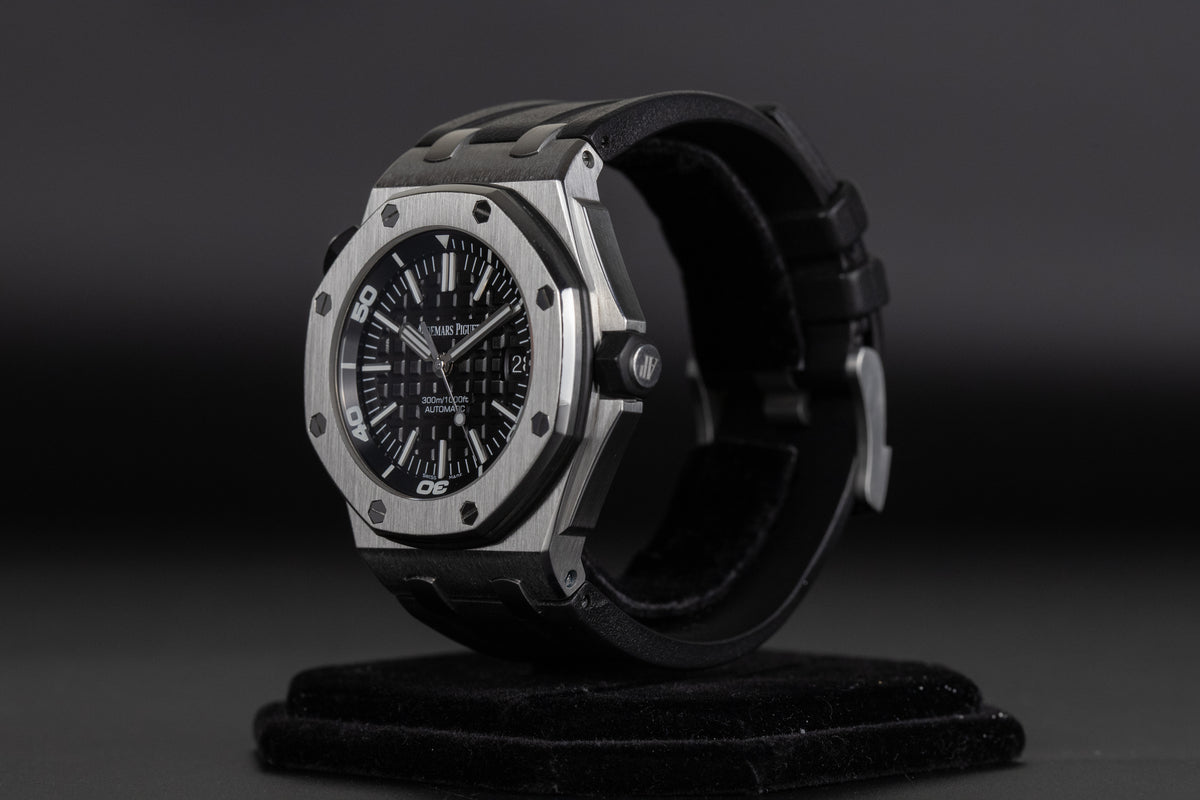 Audemars Piguet<br>15703ST Royal Oak Offshore Diver Black DIal
