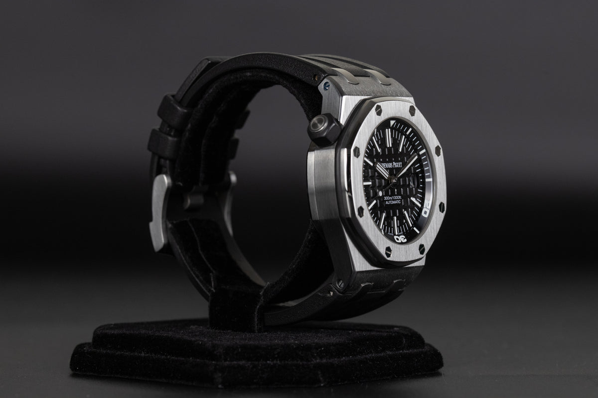 Audemars Piguet<br>15703ST Royal Oak Offshore Diver Black DIal