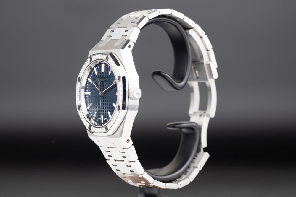 Audemars Piguet<br>77451ST Royal Oak Blue Dial Diamond Bezel