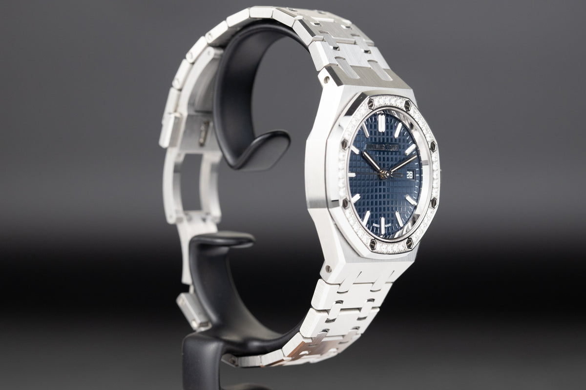 Audemars Piguet<br>77451ST Royal Oak Blue Dial Diamond Bezel