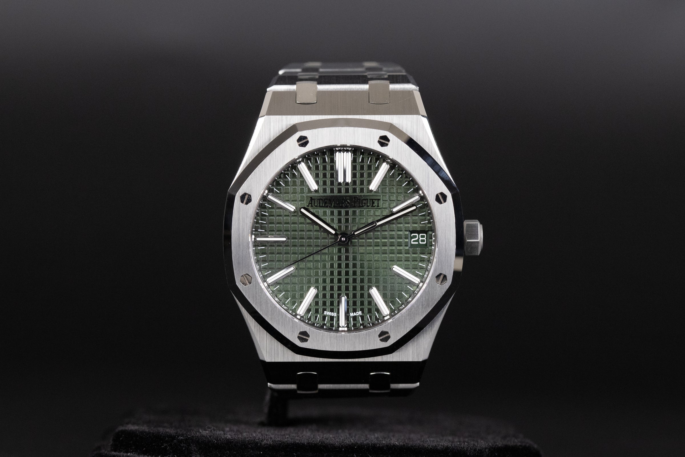 Audemars Piguet15510ST Royal Oak Green Dial Newport Watch Club audemars-piguet15510st-royal-oak-green-dial-newport-watch-club