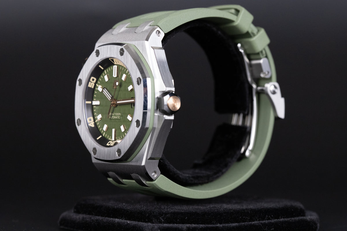 Audemars Piguet<br>15720ST Royal Oak Offshore Diver Green Dial