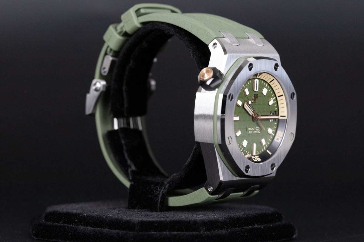 15710 Audemars Piguet 15720ST Royal Oak Offshore Diver Green Dial – Newport ...