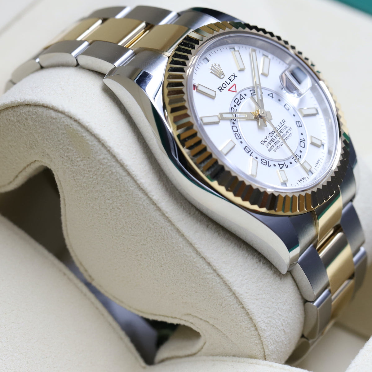 Rolex<br>326933 Sky-Dweller SS/18k White Dial