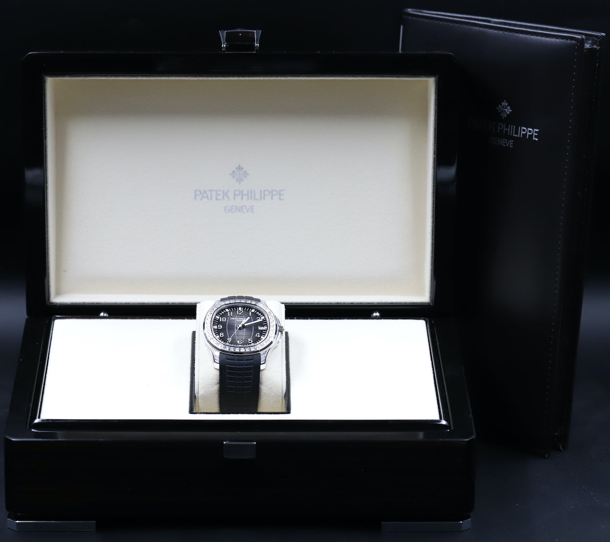 Patek Philippe5167/300G Aquanaut – Newport Watch Club