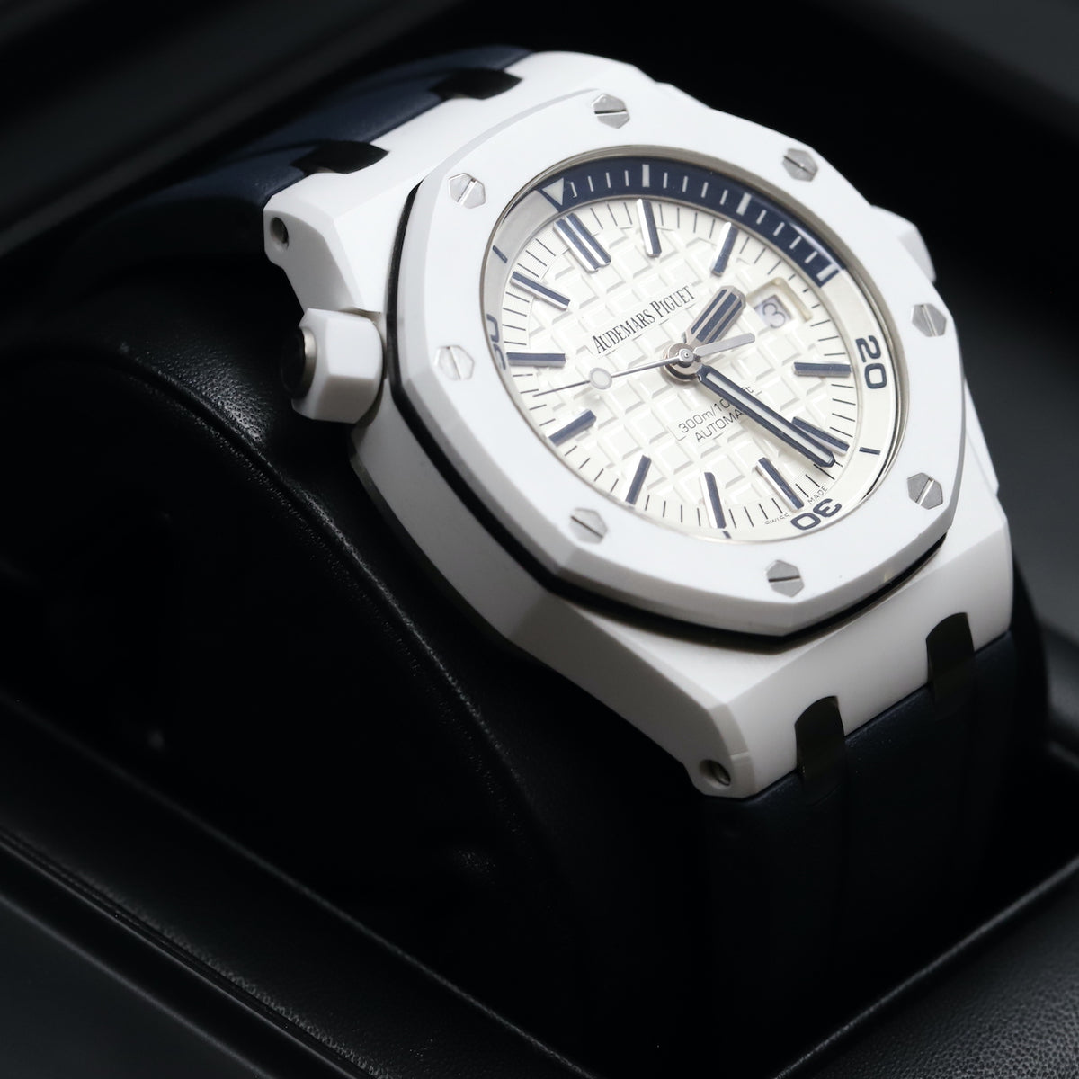 Audemars Piguet<br>15707CB Royal Oak Offshore Diver White Ceramic