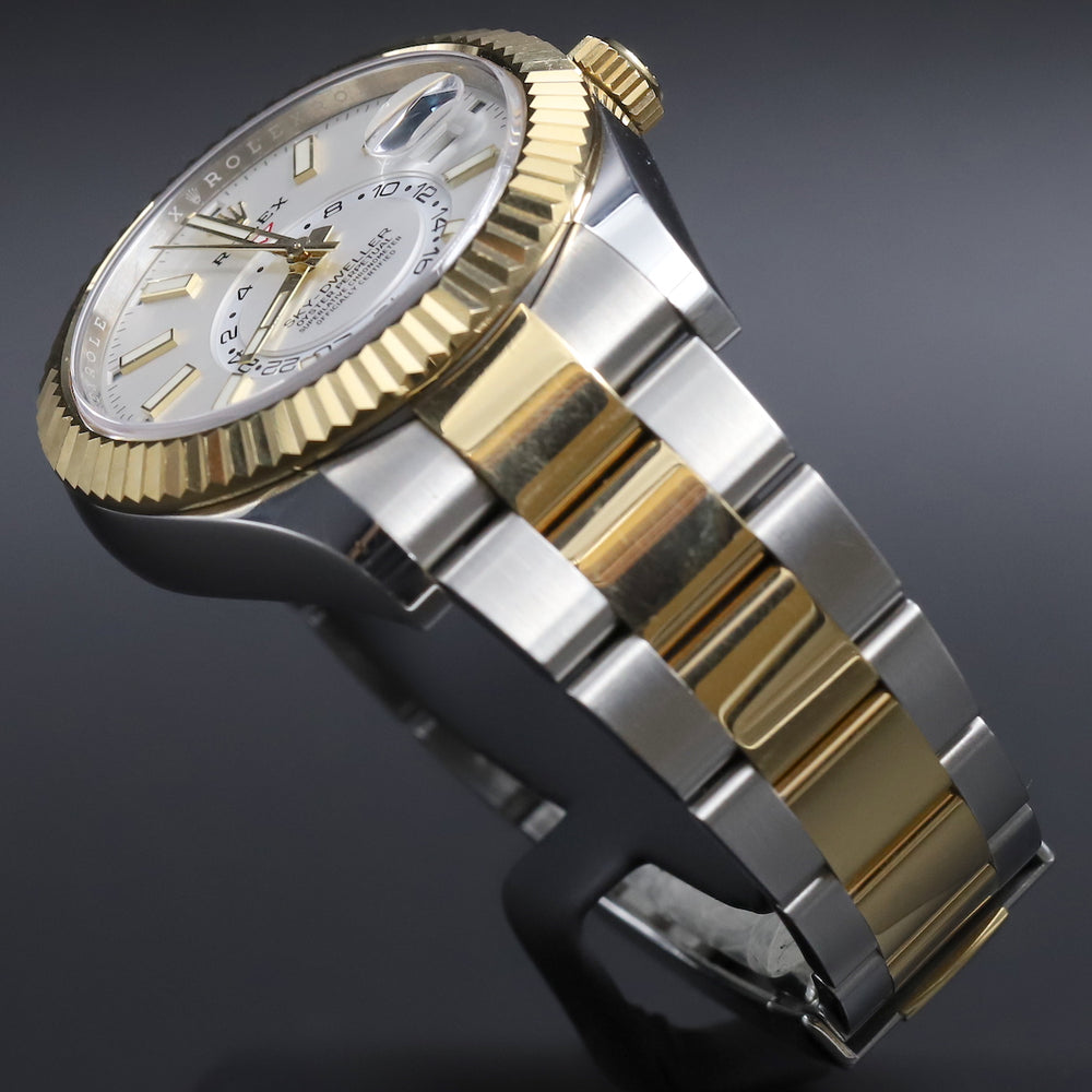 Rolex<br>326933 Sky-Dweller SS/18k White Dial