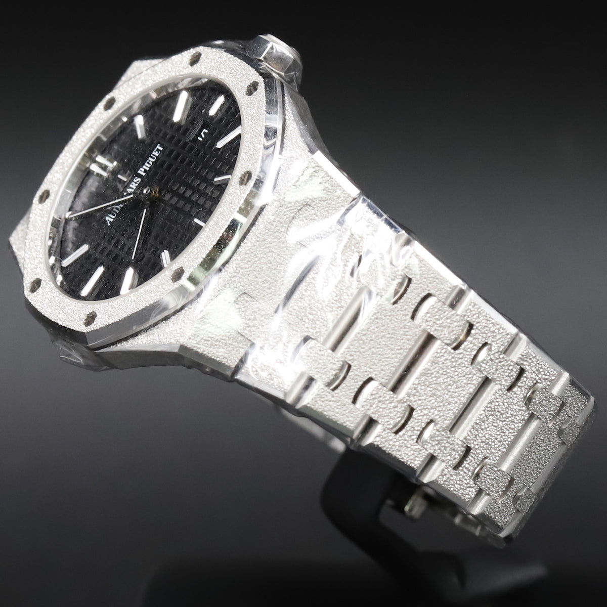 Audemars Piguet<br>67653BC Royal Oak Quartz Frosted White Gold Black Dial