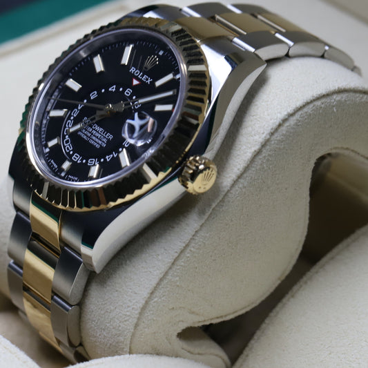 Rolex<br>326933 Sky-Dweller SS/18k Black Dial