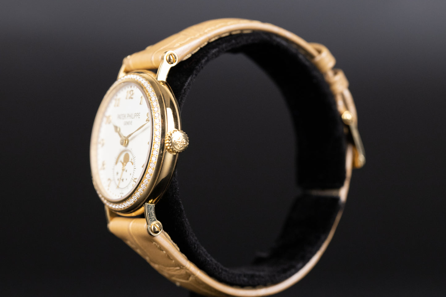 Patek Philippe 7121J Calatrava Moonphase Complications