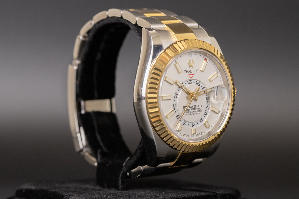 Rolex<br>326933 Sky-Dweller SS/18k White Dial