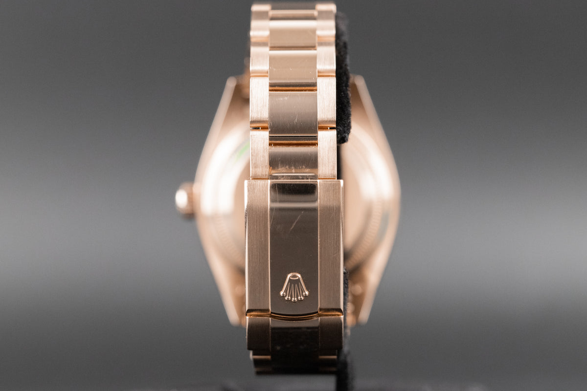 Rolex<br>326935 Sky-Dweller Sundust Dial