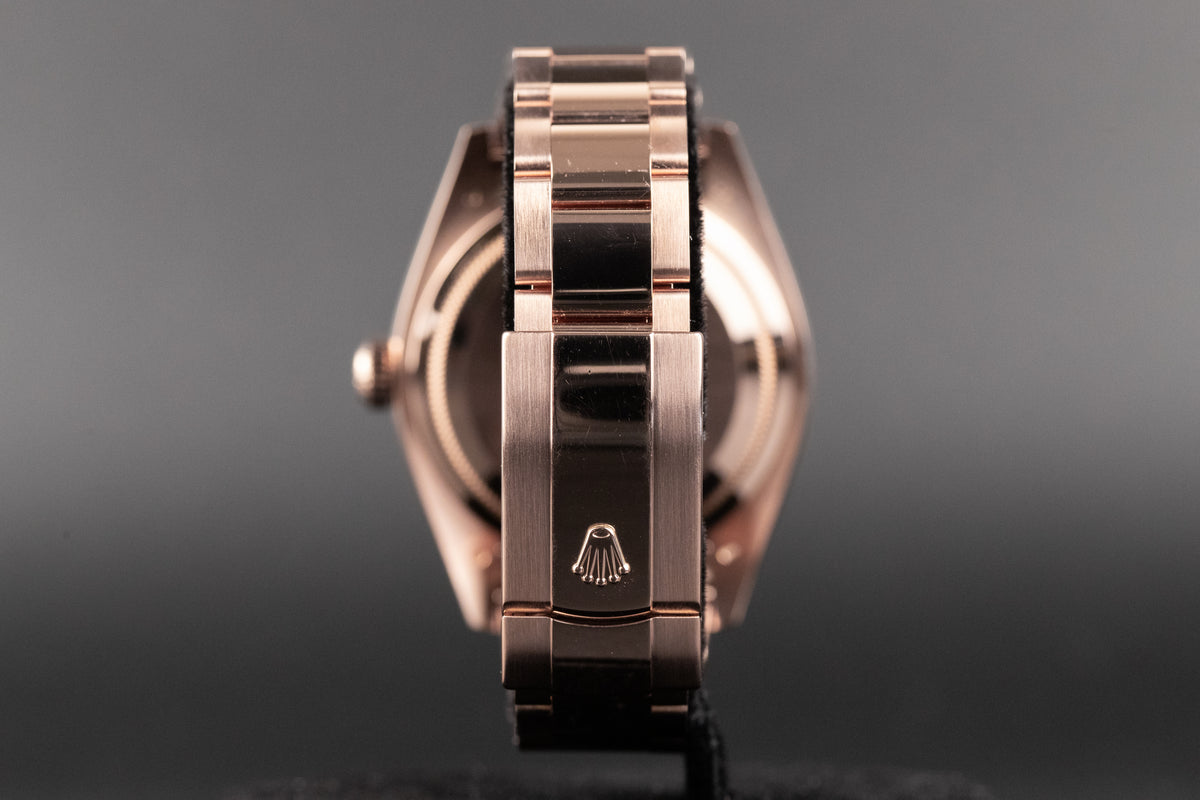 Rolex<br>326935 Sky-Dweller Sundust Dial