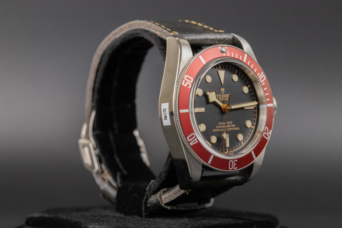 Tudor<br>M79230R Black Bay Red Shield