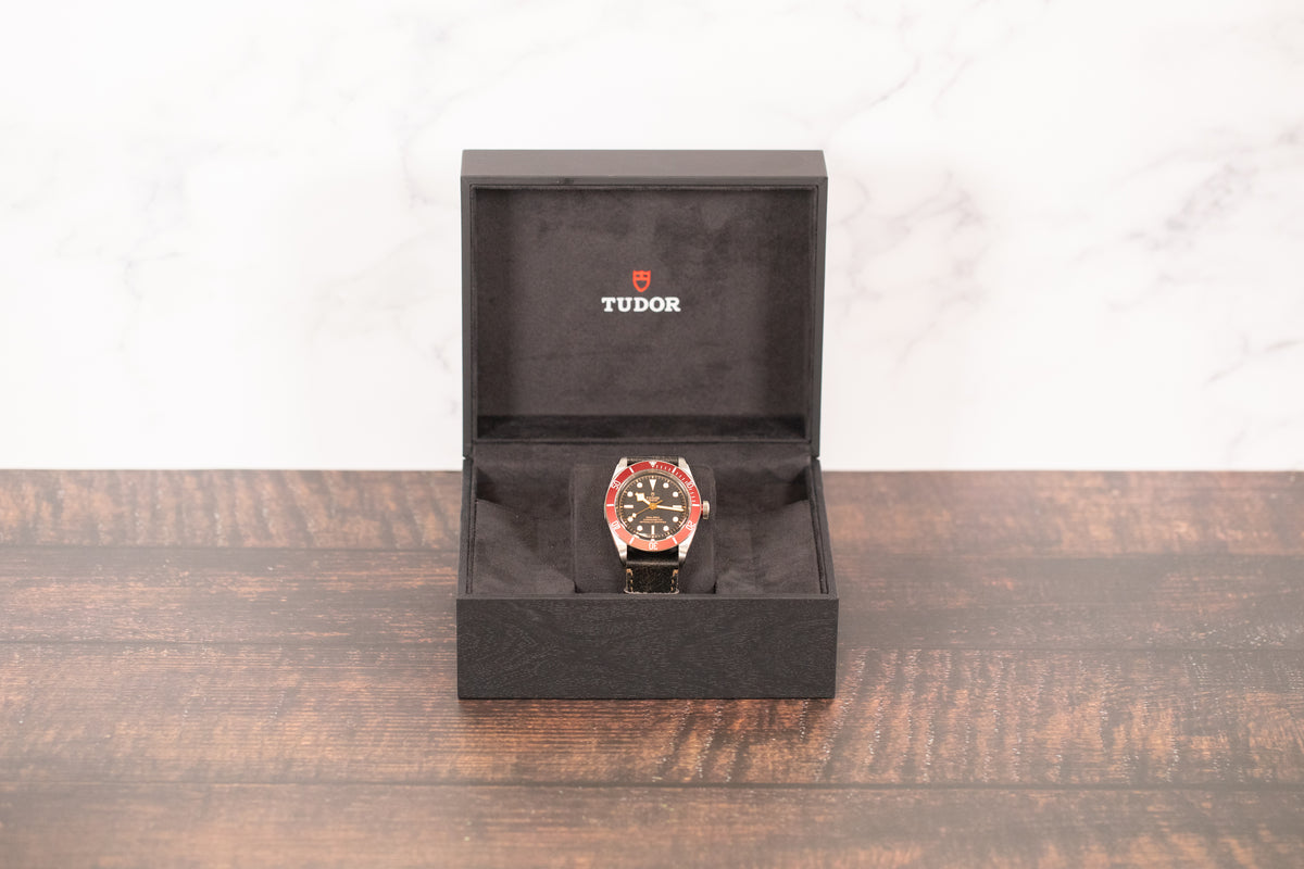 Tudor<br>M79230R Black Bay Red Shield